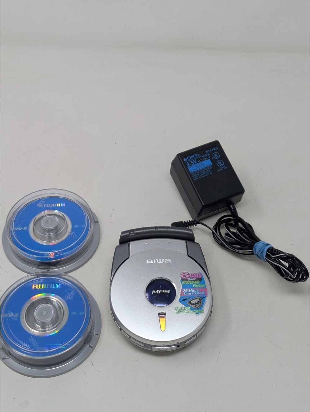 Aiwa XP-Z3C Personal mini CD Player W/Charger & Discs-Works!